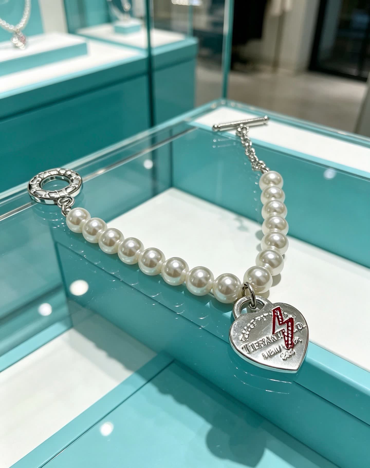 Tiffany & Co. Heart Tag Pearl Bracelet